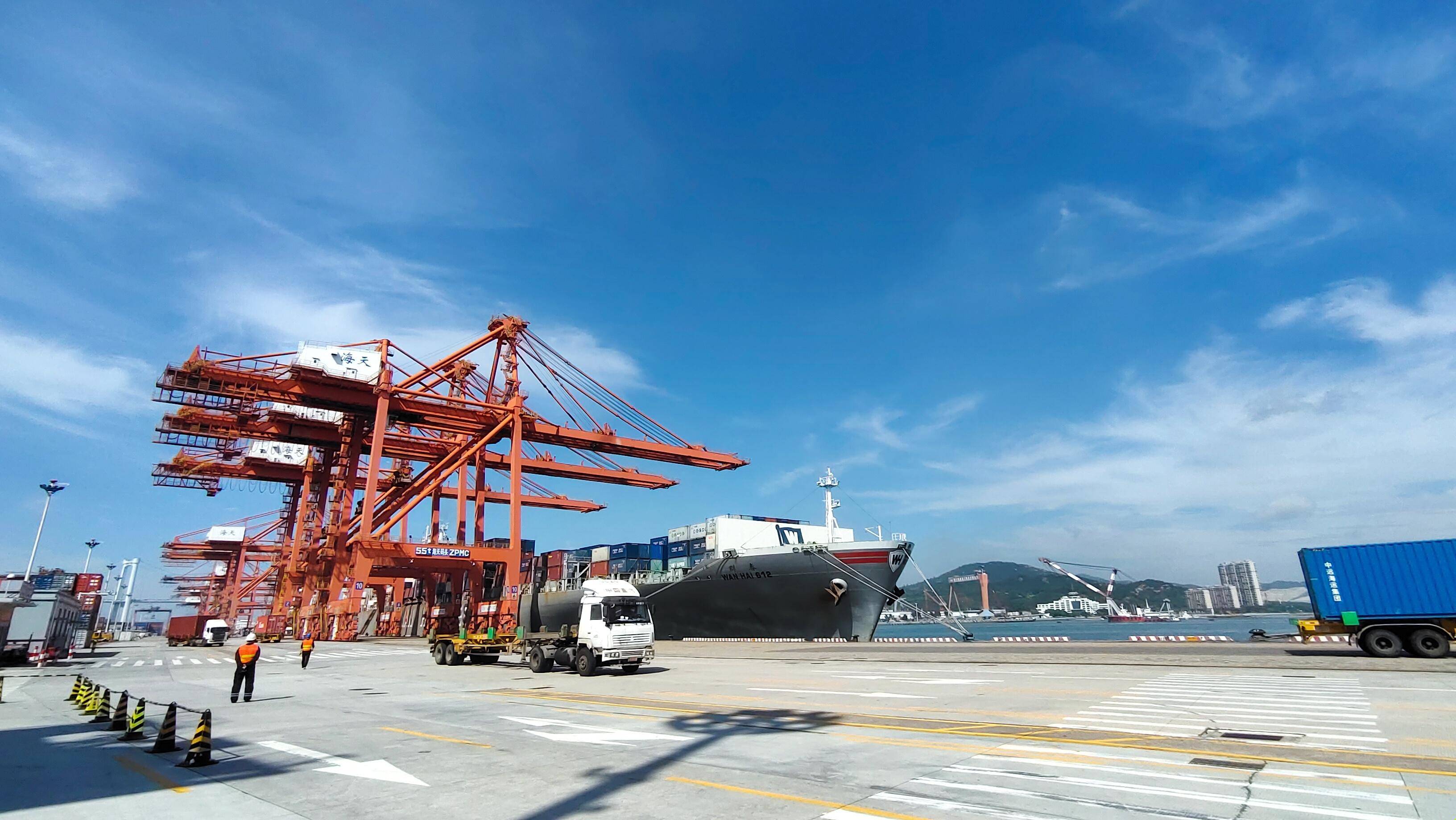 6月份厦门港集装箱吞吐量达100.5万标箱 创单月历史新高