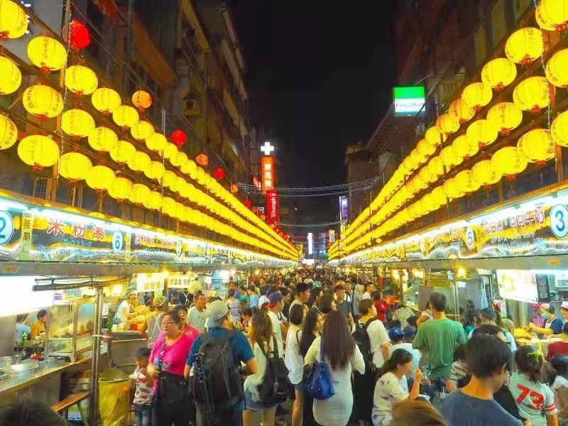 杨亚伦此前在台湾也经常参加元宵灯会活动。受访者供图