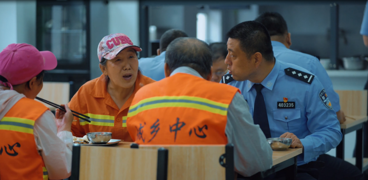 雷锋派出所为环卫工人提供休息场所和免费早餐。抚顺市望花区委宣传部供图